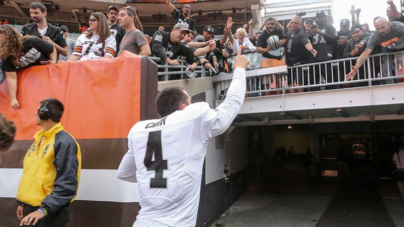 Derek Carr salutes fans at last Sunday’s game against the Browns. (Photo: Oakland Raiders)